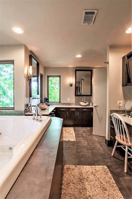 Your Lakefront Luxury - Image 5